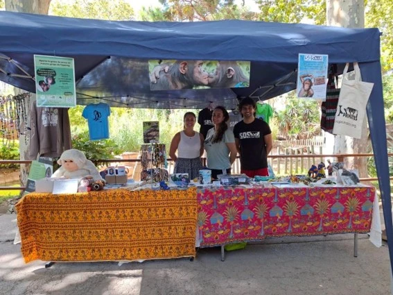 Equipo voluntario en el Zoo de Barcelona